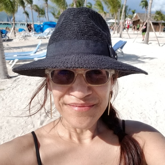 Meet your Posher, Lisa - Picture 2 of 2